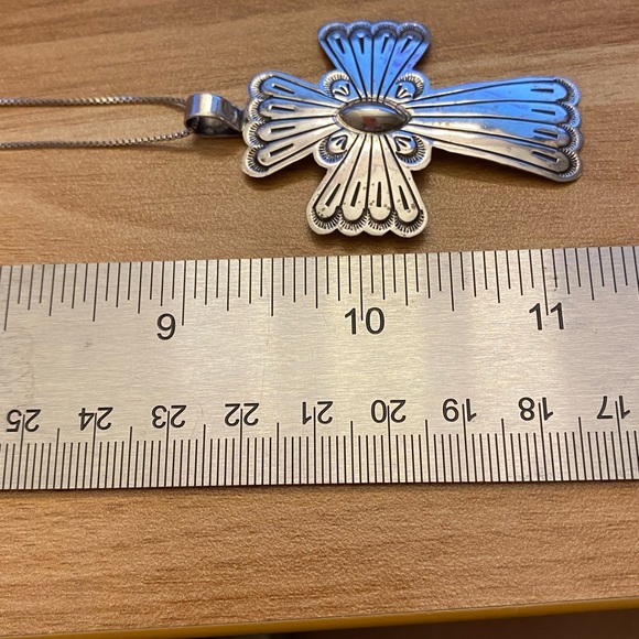 925 sterling silver Navajo signed Arnold Blackgoat cross pendant - Picture 7 of 13